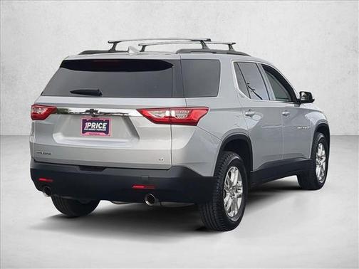 Silver Ice Metallic 2020 Chevrolet Traverse LT Cloth