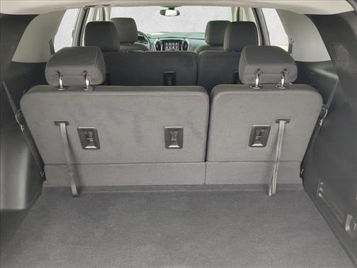 Silver Ice Metallic 2020 Chevrolet Traverse LT Cloth
