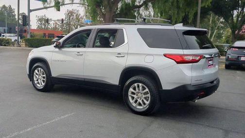 Silver Ice Metallic 2020 Chevrolet Traverse LT Cloth