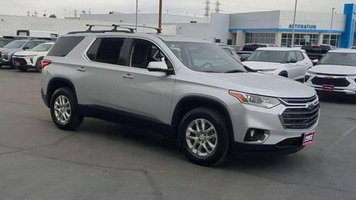 Silver Ice Metallic 2020 Chevrolet Traverse LT Cloth
