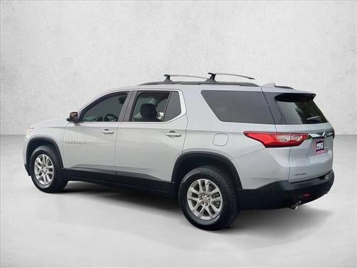 Silver Ice Metallic 2020 Chevrolet Traverse LT Cloth