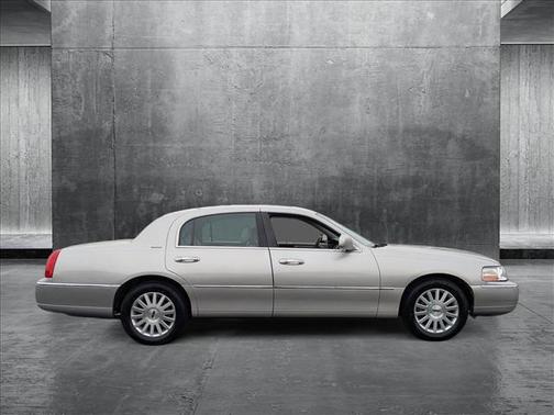 2003 Lincoln Town Car Signature