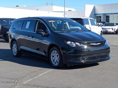 2022 Chrysler Voyager LX