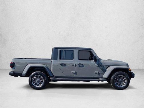 Sting-Gray Clearcoat 2021 Jeep Gladiator Overland
