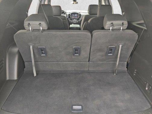 Sterling Gray Metallic 2023 Chevrolet Traverse LT Cloth