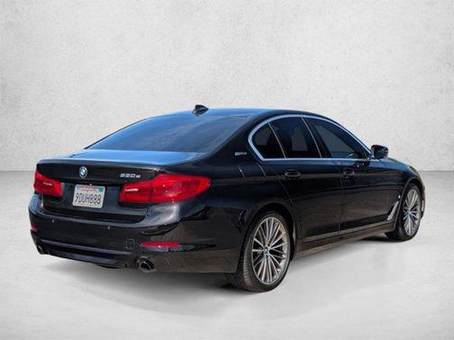 Black Sapphire Metallic 2019 BMW 530e iPerformance