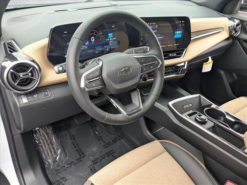 Polar White Tricoat 2026 Chevrolet Equinox FWD ACTIV