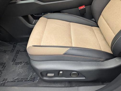 Polar White Tricoat 2026 Chevrolet Equinox FWD ACTIV