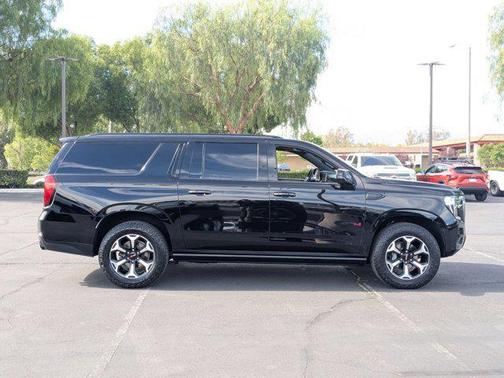 2022 GMC Yukon XL 4WD AT4