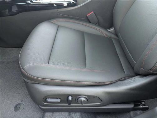 Summit White 2026 Chevrolet Trax FWD 2RS