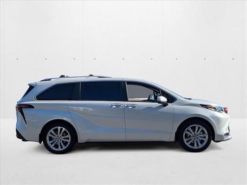 2023 Toyota Sienna Platinum 7 Passenger