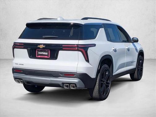 Summit White 2026 Chevrolet Traverse LT