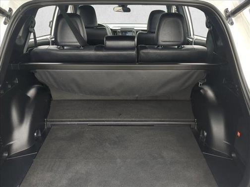 Super White 2018 Toyota RAV4 Hybrid SE