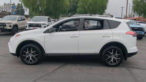 Super White 2018 Toyota RAV4 Hybrid SE