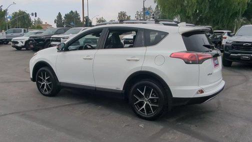 Super White 2018 Toyota RAV4 Hybrid SE