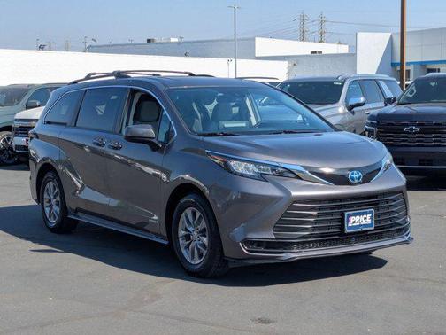 2021 Toyota Sienna LE