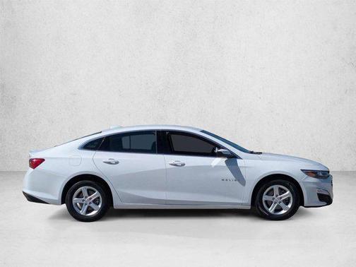 Summit White 2023 Chevrolet Malibu FWD 1LT