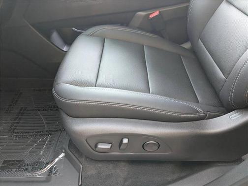 Summit White 2026 Chevrolet Traverse LT