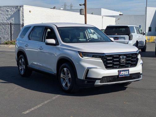 Platinum White Pearl 2024 Honda Pilot EX-L 7 Passenger