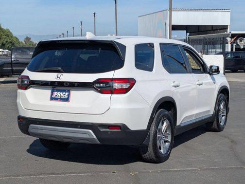 Platinum White Pearl 2024 Honda Pilot EX-L 7 Passenger