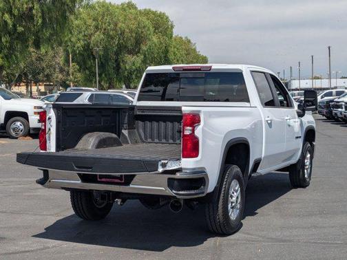 Summit White 2026 Chevrolet Silverado 2500 LT