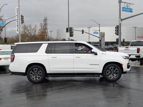 2022 Chevrolet Suburban 4WD Z71