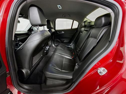 Alfa Rosso 2019 Alfa Romeo Giulia Base