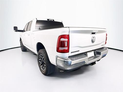 Bright White Clearcoat 2022 RAM 3500 Big Horn Crew Cab 4x4 6'4' Box