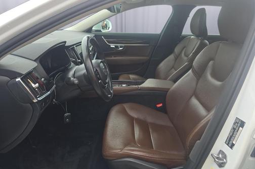 Crystal White Pearl Metallic 2018 Volvo S90 T5 Momentum