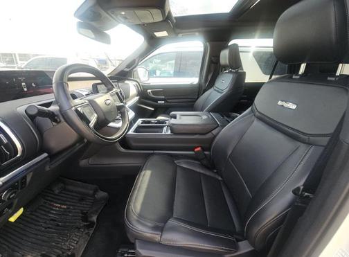 Star White Metallic Tri-Coat 2025 Ford Expedition Max Platinum