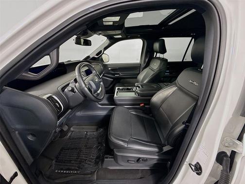 Star White Metallic Tri-Coat 2025 Ford Expedition Max Platinum
