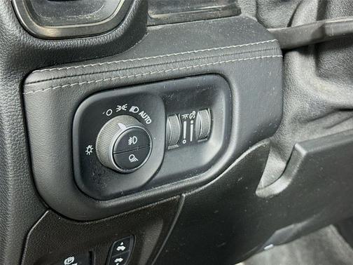 Diamond Black Crystal Pearlcoat 2021 RAM 1500 Limited