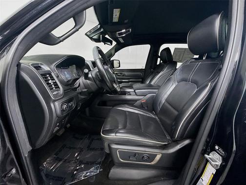 Diamond Black Crystal Pearlcoat 2021 RAM 1500 Limited