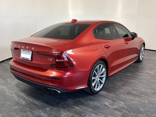 2019 Volvo S60 T5 Momentum