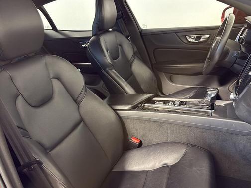 2019 Volvo S60 T5 Momentum