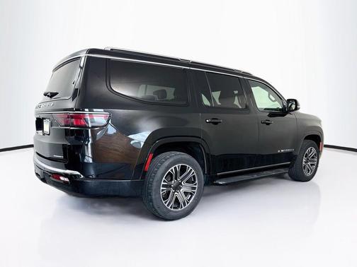 Diamond Black Crystal Pearlcoat 2024 Jeep Wagoneer Series II 4x2