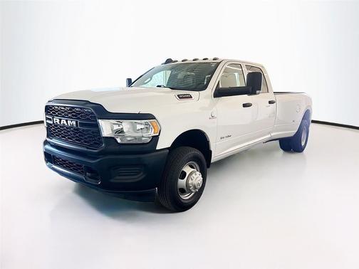 2022 RAM 3500 Tradesman Crew Cab 4x4 8' Box