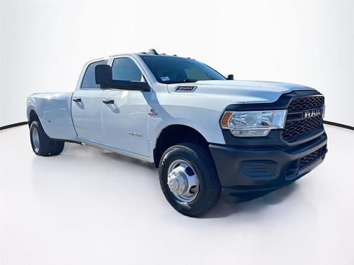 2022 RAM 3500 Tradesman Crew Cab 4x4 8' Box