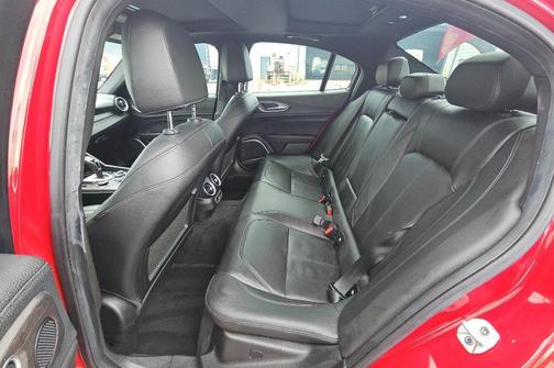 Alfa Rosso 2022 Alfa Romeo Giulia Ti