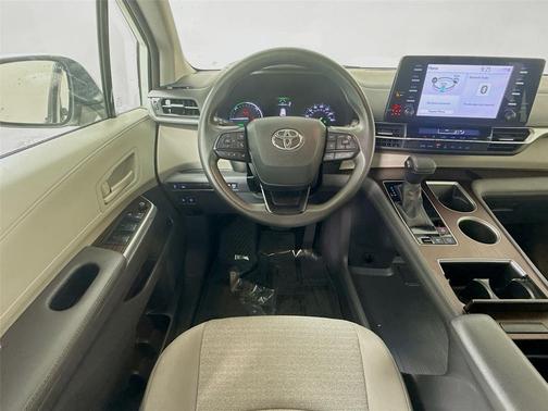 2022 Toyota Sienna LE