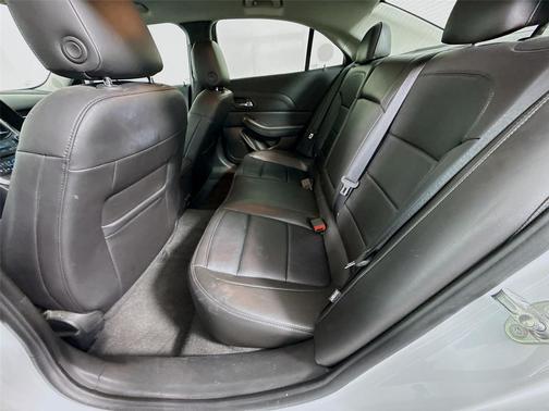 Summit White 2015 Chevrolet Malibu 2LT