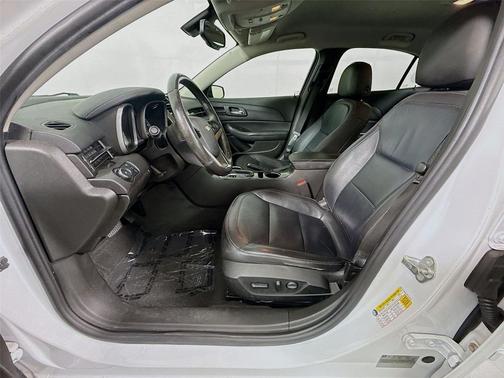Summit White 2015 Chevrolet Malibu 2LT