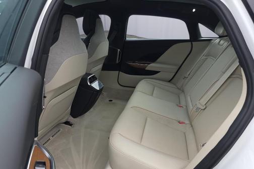 Stellar White Metallic 2024 Lucid Air Touring
