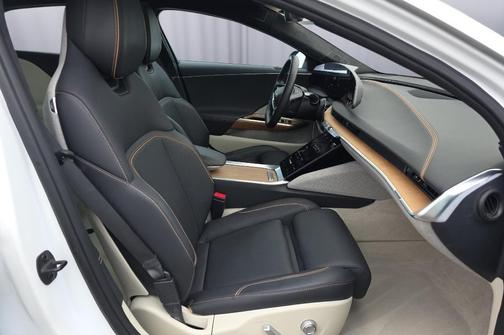 Stellar White Metallic 2024 Lucid Air Touring