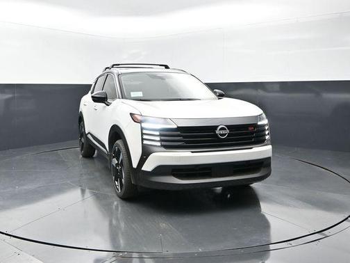 Aspen White Tri 2026 Nissan Kicks SR