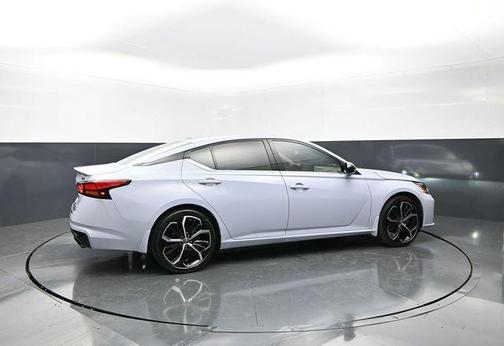 Gray Sky Pearl 2023 Nissan Altima 2.5 SR