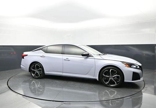 Gray Sky Pearl 2023 Nissan Altima 2.5 SR