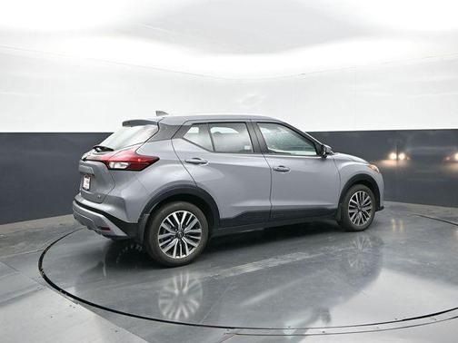 Gun Metallic 2024 Nissan Kicks S