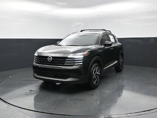 Super Black 2027 Nissan Kicks SV