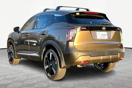 Canyon Bronze M 2026 Nissan Kicks SR